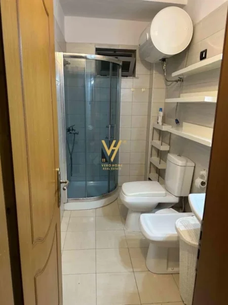 Tirane, jepet me qera apartament 2+1+Ballkon Kati 2, 75 m² 520 € (XHAMLLIK)