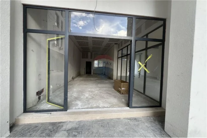 Vlore, shitet ambjent biznesi Kati 0, 50 m² 130.000 € (Dhimitër Konomi, pas Shkollës së Marinës)