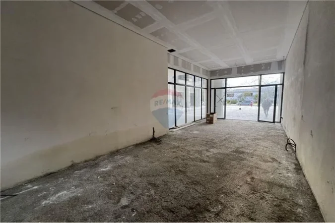 Vlore, shitet ambjent biznesi Kati 0, 50 m² 130.000 € (Dhimitër Konomi, pas Shkollës së Marinës)