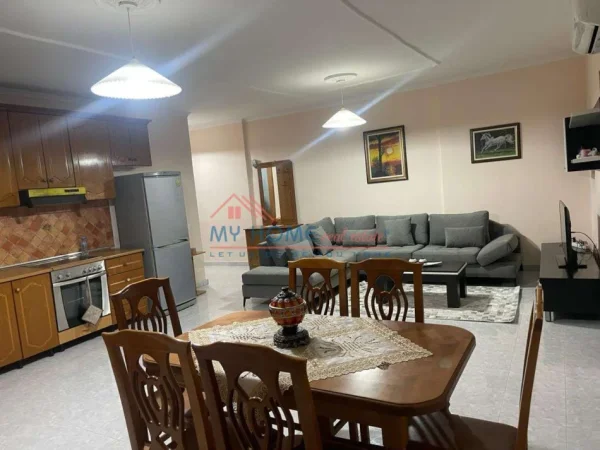 Tirane, jepet me qera apartament 2+1+Ballkon Kati 5, 120 m² 570 € (Laprake)