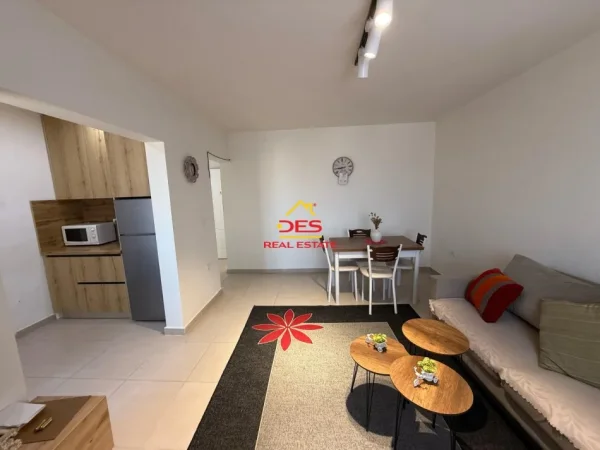 Vlore, jepet me qera apartament 1+1+Ballkon Kati 5, 70 m² 250 € (Rruga Mis Durhan)