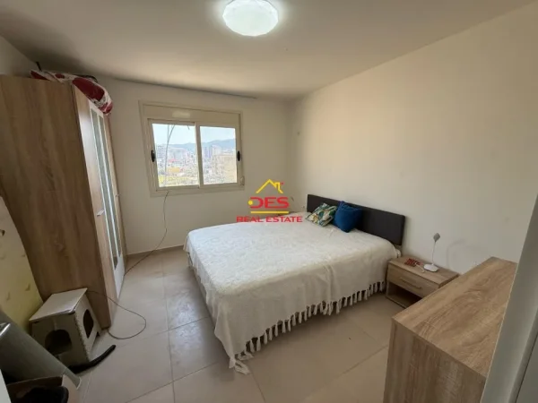 Vlore, jepet me qera apartament 1+1+Ballkon Kati 5, 70 m² 250 € (Rruga Mis Durhan)