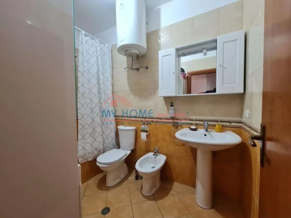 Tirane, jepet me qera apartament 1+1+Ballkon Kati 2, 69 m² 750 € (Qender)