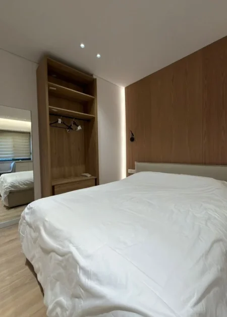 Tirane, jepet me qera apartament 1+1 , 100 m² 1.500 € 