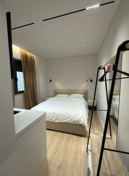 Tirane, jepet me qera apartament 1+1 , 100 m² 1.500 € 