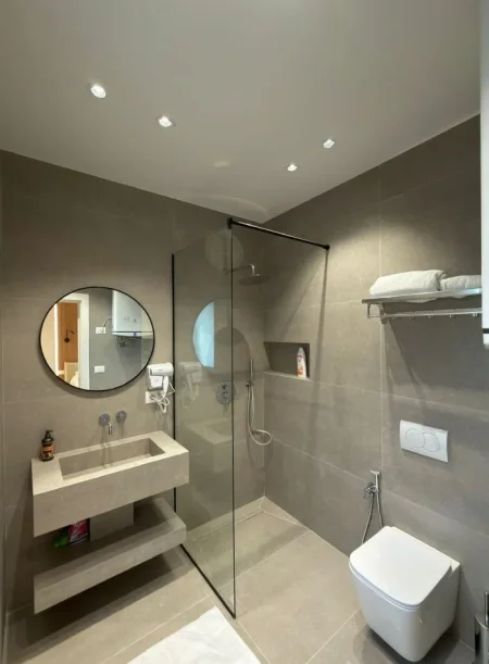 Tirane, jepet me qera apartament 1+1 , 100 m² 1.500 € 