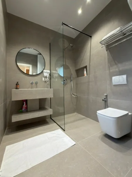 Tirane, jepet me qera apartament 1+1 , 100 m² 1.500 € 