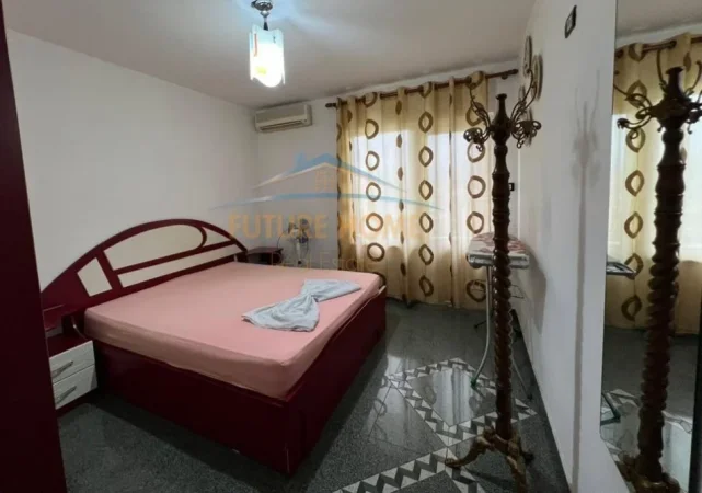 Tirane, jepet me qera apartament 3+1 Kati 6, 120 m² 600 € (Laprake`)