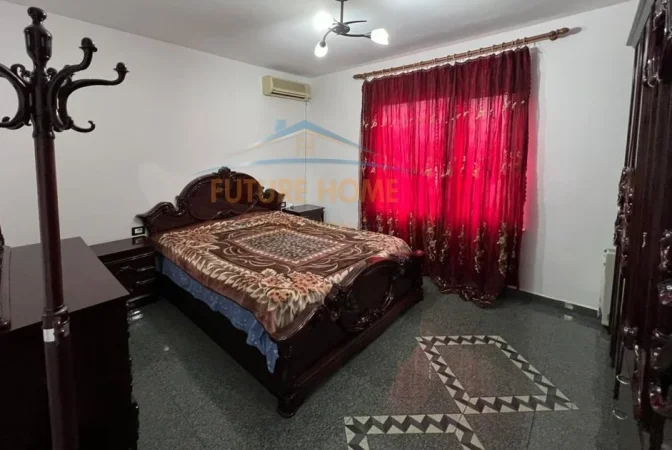 Tirane, jepet me qera apartament 3+1 Kati 6, 120 m² 600 € (Laprake`)