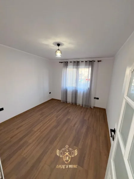 Durres, jap me qera ambjent biznesi Kati 2, 60 m² 450 € (QENDER STACIONI TRENIT)