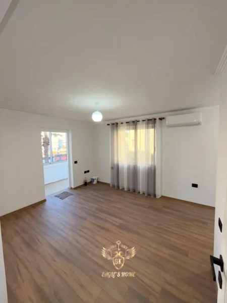 Durres, jap me qera ambjent biznesi Kati 2, 60 m² 450 € (QENDER STACIONI TRENIT)