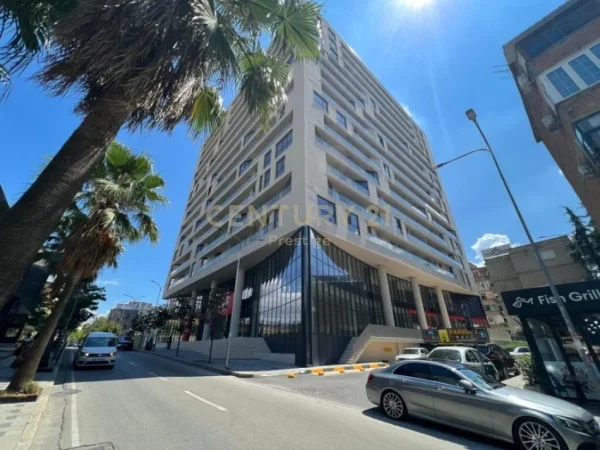 Tirane, jepet me qera apartament 1+1 Kati 9, 75 m² 650 € (Rruga Mine Peza)