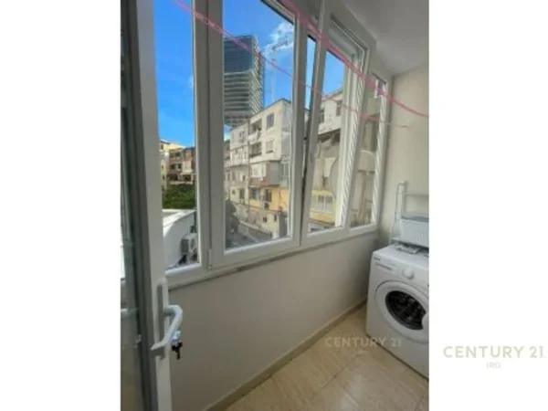Tirane, jepet me qera apartament 1+1+Ballkon Kati 1, 68 m² 600 € (sheshi skenderbej)