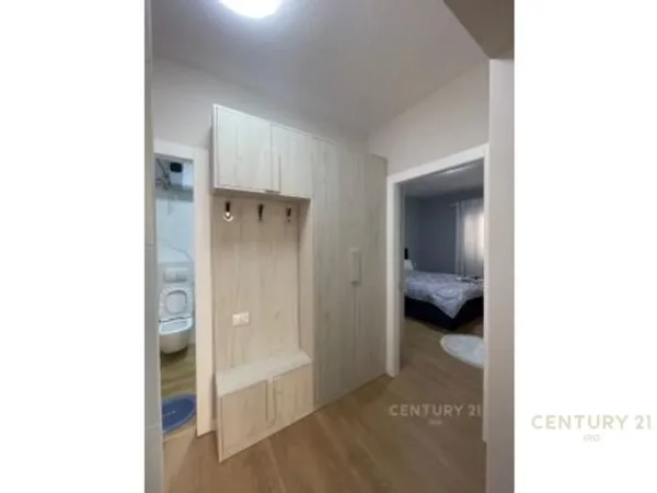 Tirane, jepet me qera apartament 1+1+Ballkon Kati 1, 68 m² 600 € (sheshi skenderbej)