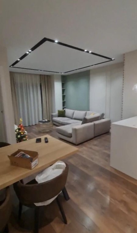 Tirane, jepet me qera apartament 1+1+Ballkon Kati 4, 70 m² 450 € 