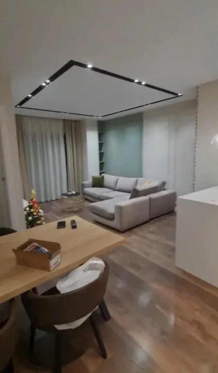 Tirane, jepet me qera apartament 1+1+Ballkon Kati 4, 70 m² 450 €