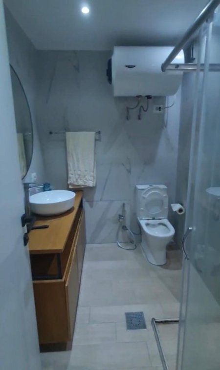 Tirane, jepet me qera apartament 1+1+Ballkon Kati 4, 70 m² 450 € 