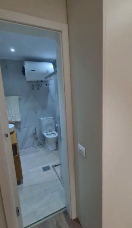 Tirane, jepet me qera apartament 1+1+Ballkon Kati 4, 70 m² 450 € 