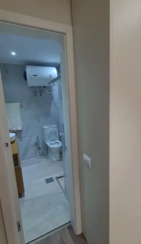 Tirane, jepet me qera apartament 1+1+Ballkon Kati 4, 70 m² 450 €