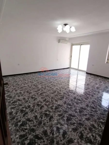 Tirane, jepet me qera zyre Kati 6, 126 m² 500 € (Myslym Shyri)
