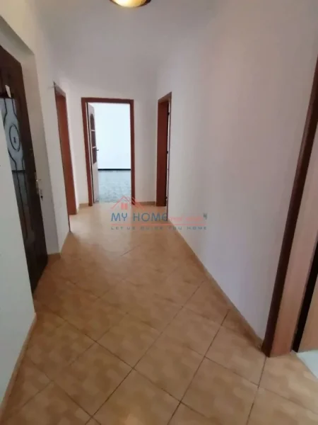 Tirane, jepet me qera zyre Kati 6, 126 m² 500 € (Myslym Shyri)