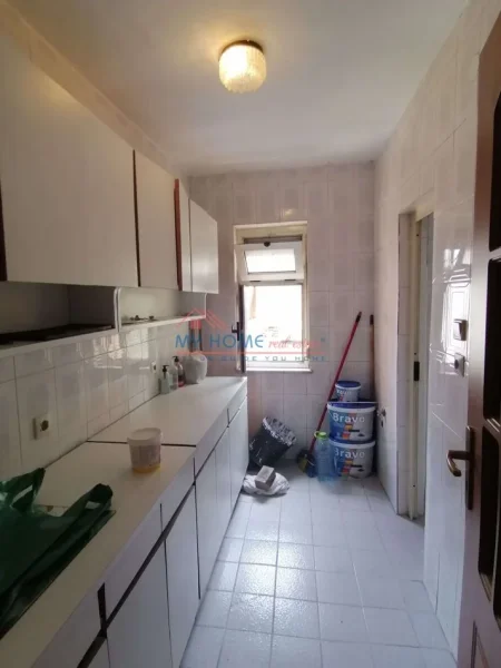 Tirane, jepet me qera zyre Kati 6, 126 m² 500 € (Myslym Shyri)