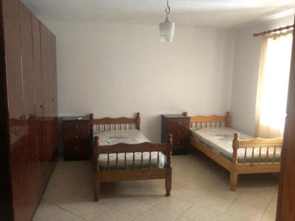 Tirane, jepet me qera apartament 2+1+Ballkon Kati 4, 85 m² 450 € 