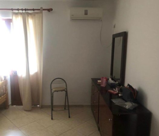 Tirane, jepet me qera apartament 2+1+Ballkon Kati 4, 85 m² 450 € 