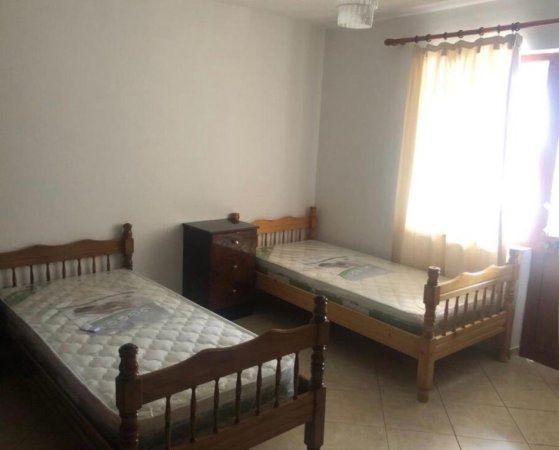Tirane, jepet me qera apartament 2+1+Ballkon Kati 4, 85 m² 450 € 