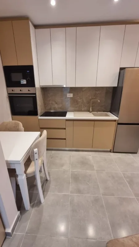 Jepet me qera apartament 2+1 Fringo i ri – Rruga Dibres  650 € (Selvia)