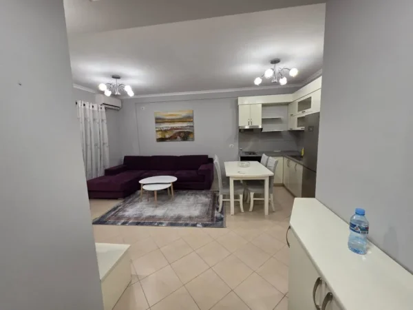 Tirane, jepet me qera apartament 2+1+Ballkon Kati 4, 93 m² 500 € (Yzberisht)