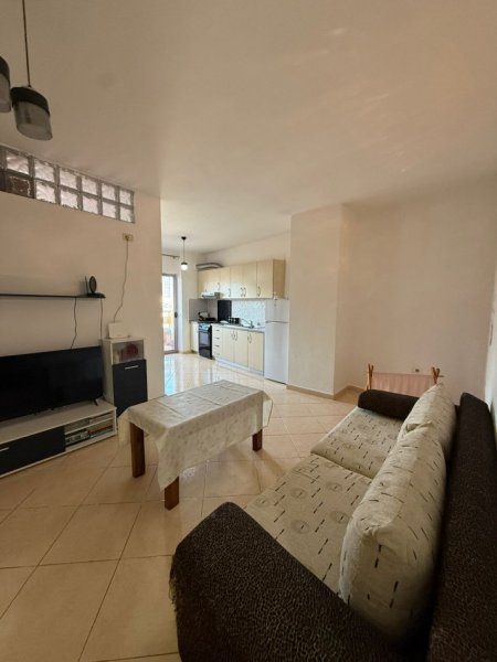 Tirane, jepet me qera apartament 1+1 Kati 3, 400 € 