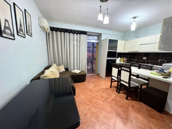 Tirane, jepet me qera apartament 2+1+Ballkon Kati 9, 90 m² 500 € 