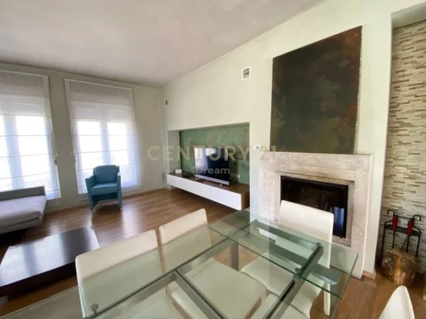 Tirane, jepet me qera Vile 3+1 , 260 m² 2.500 €