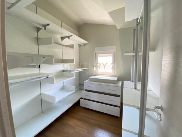 Tirane, jepet me qera Vile 3+1 , 260 m² 2.500 €