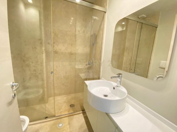 Tirane, jepet me qera Vile 3+1 , 260 m² 2.500 €