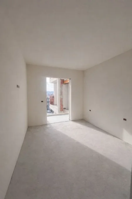 Tirane, shitet apartament 2+1+Ballkon Kati 3, 103 m² (Paskuqan)