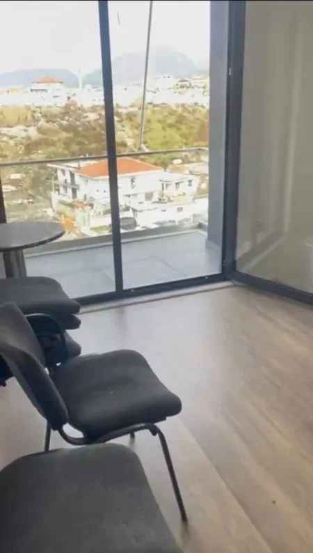 Tirane, jepet me qera apartament 2+1+Ballkon Kati 4, 80 m² 430 € 