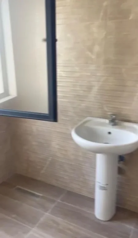 Tirane, jepet me qera apartament 2+1+Ballkon Kati 4, 80 m² 430 € 