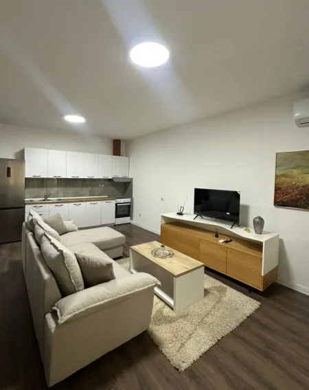 Tirane, jepet me qera apartament 3+1 , 136 m² 1.000 € 