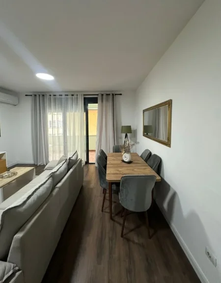 Tirane, jepet me qera apartament 3+1 , 136 m² 1.000 € 