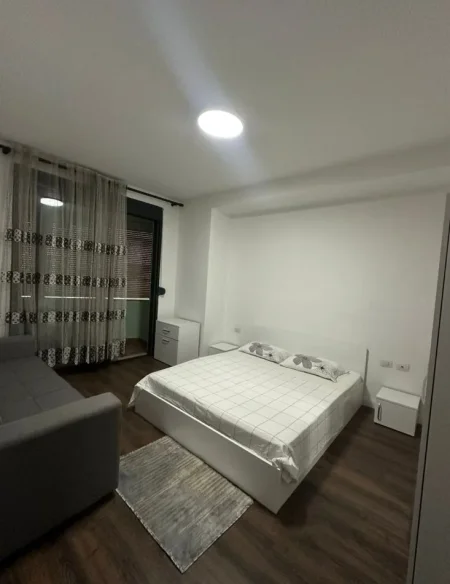Tirane, jepet me qera apartament 3+1 , 136 m² 1.000 € 