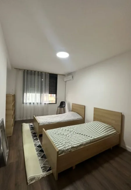Tirane, jepet me qera apartament 3+1 , 136 m² 1.000 € 
