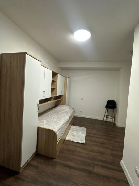 Tirane, jepet me qera apartament 3+1 , 136 m² 1.000 € 