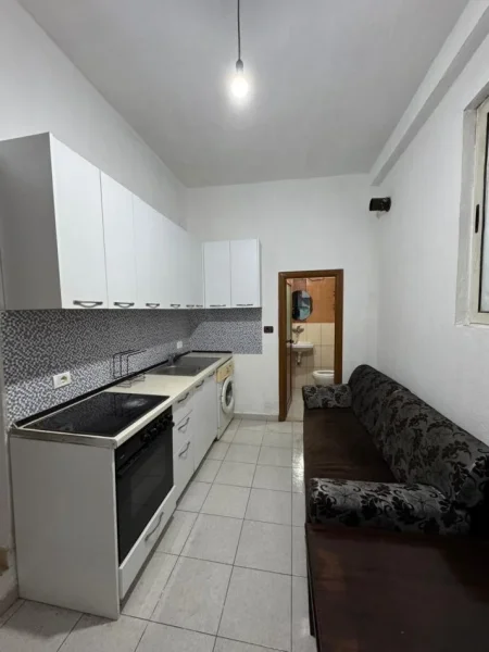 Tirane, jepet me qera apartament 1+1 Kati 1, 60 m² 250 € (Don Bosko (Xhamia))
