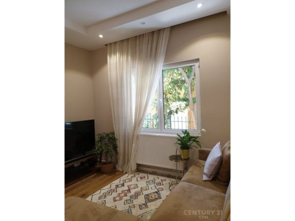 Tirane, jepet me qera apartament 1+1 Kati 1, 60 m² 650 € (Ali visha)