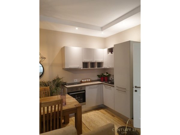 Tirane, jepet me qera apartament 1+1 Kati 1, 60 m² 650 € (Ali visha)