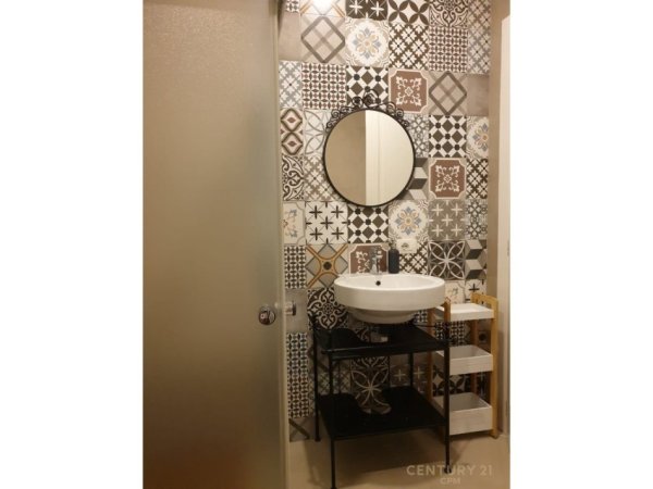 Tirane, jepet me qera apartament 1+1 Kati 1, 60 m² 650 € (Ali visha)