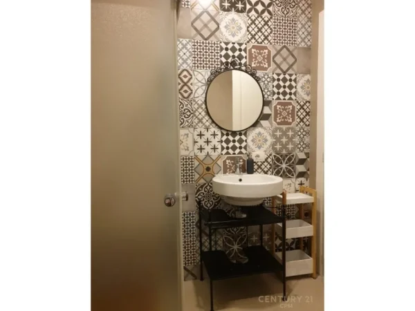 Tirane, jepet me qera apartament 1+1 Kati 1, 60 m² 650 € (Ali visha)