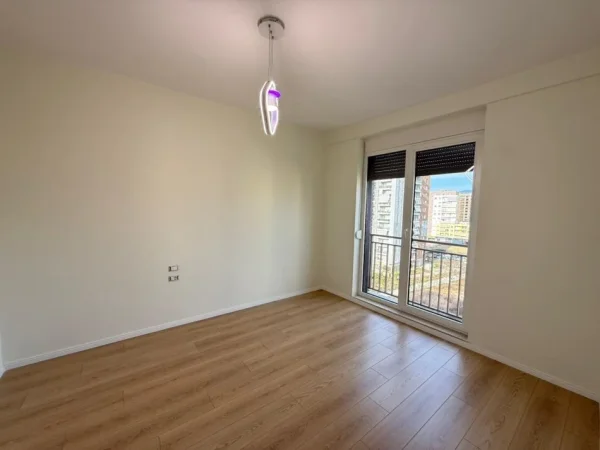 Tirane, jepet me qera apartament 2+1+Ballkon Kati 7, 100 m² 650 € (Ish Fusha e Aviacionit)
